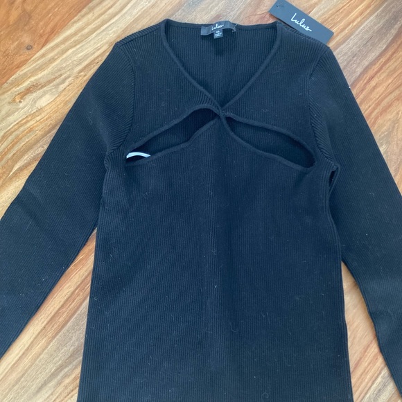 Lulu’s Black Top - Picture 4 of 5